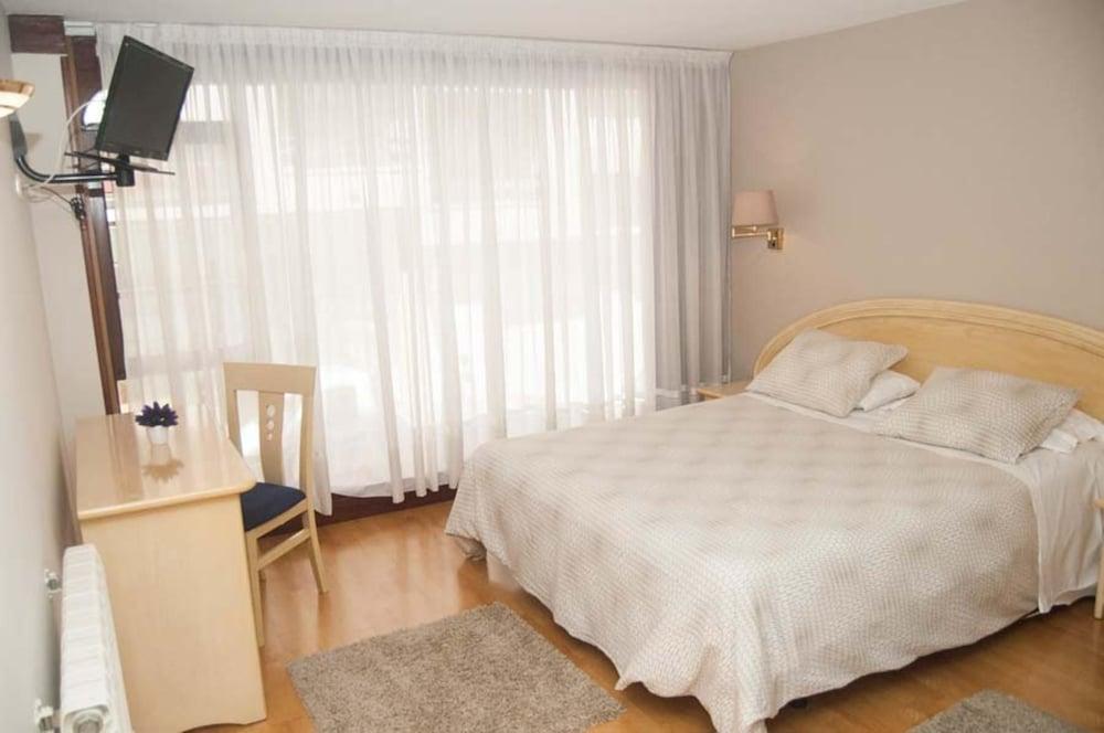 קסטרו אורדיאלס Hotel La Ronda מראה חיצוני תמונה